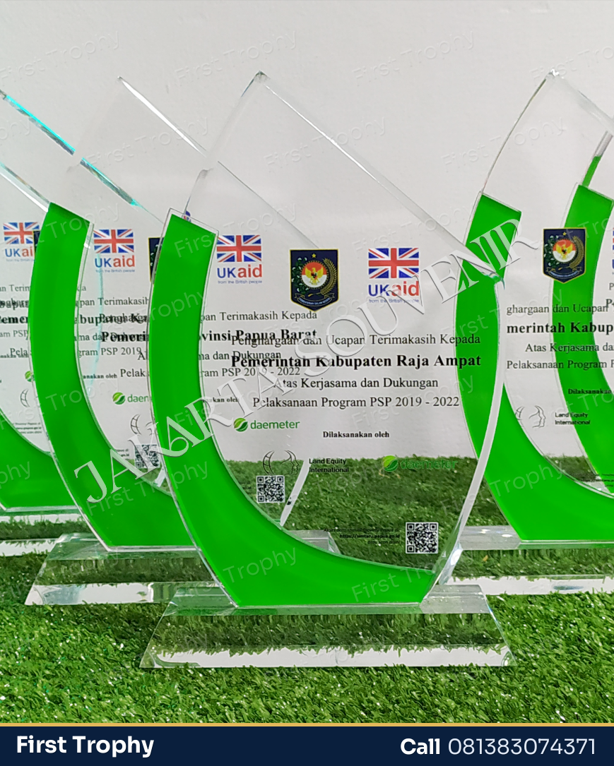 Plakat Akrilik Lis Hijau - First Trophy