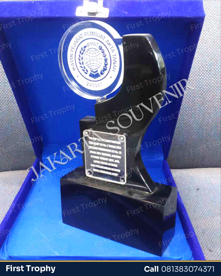 Plakat Resin Keren Murah - First Trophy
