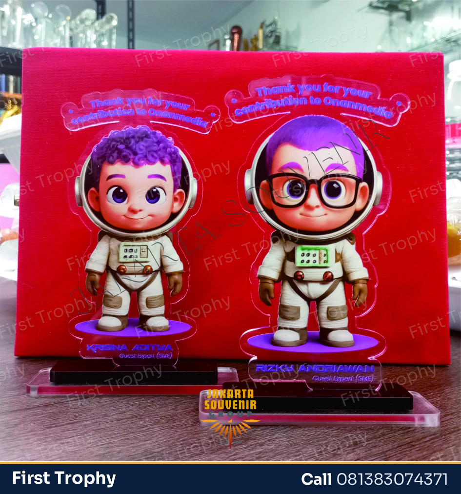 Plakat Karakter Custom - First Trophy