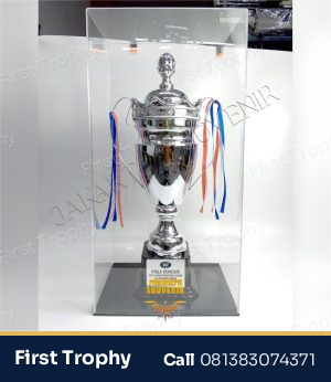 Trophy Logam Champion