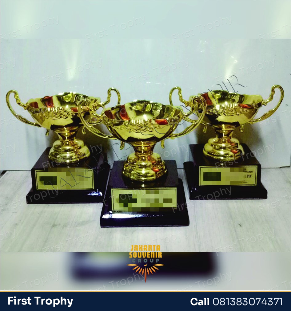 Trophy Cup Mewah