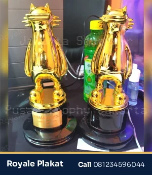 Trophy Realme Mascot