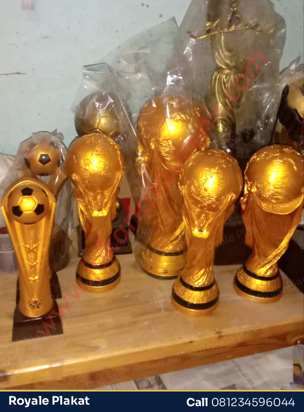 Trophy Piala Dunia Replica - First Trophy