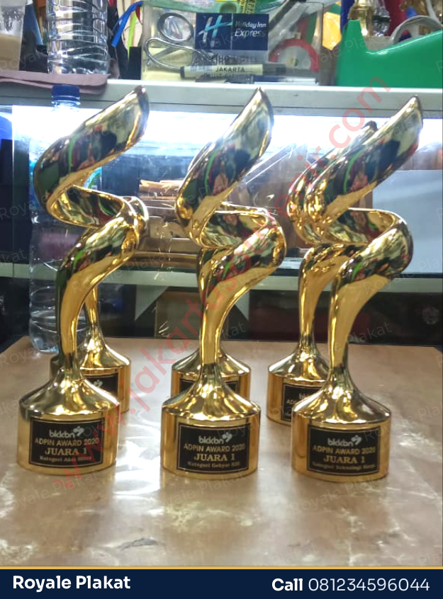 Trophy Timah Lingkar - First Trophy