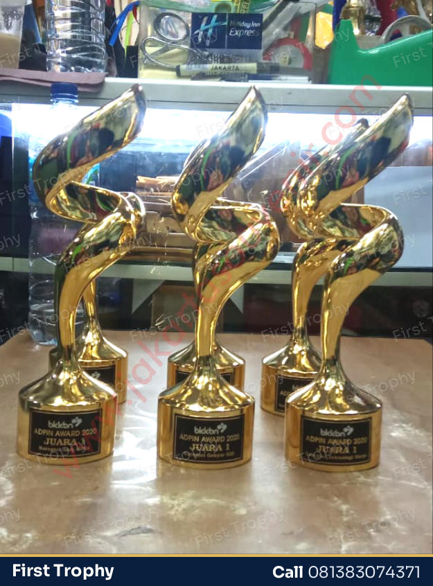 Trophy Timah Lingkar