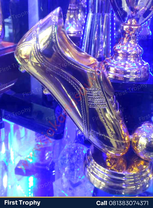 Trophy Fiber Sepatu Bola