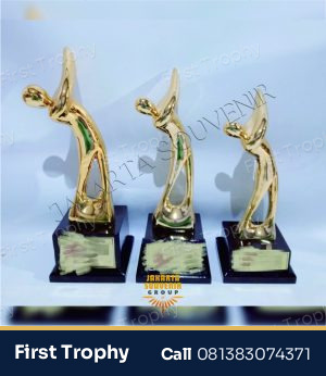 Trophy Fiber Pemain Golf