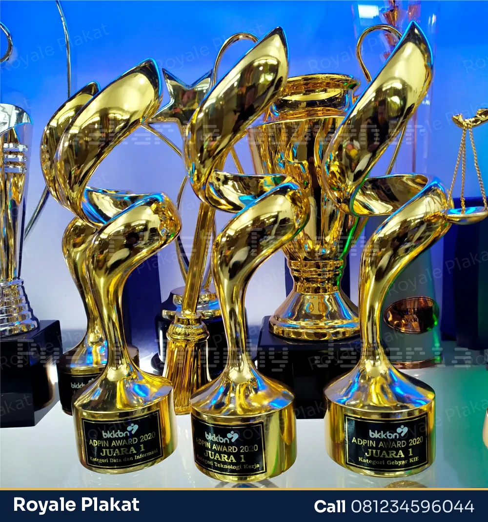 Trophy Abstrak Modern - First Trophy
