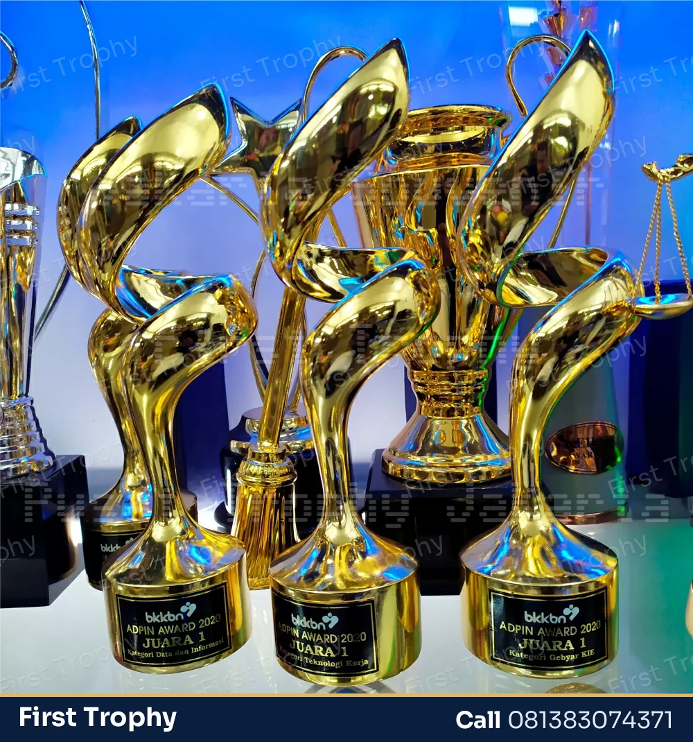 Trophy Abstrak Modern