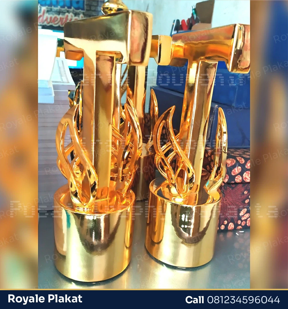 Trophy Huruf Custom - First Trophy