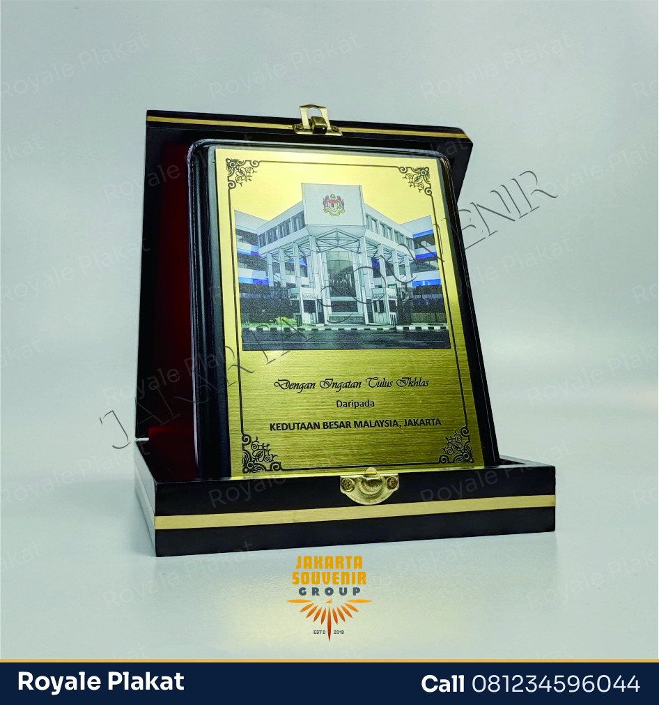 Plakat Kayu Premium - First Trophy