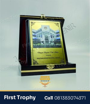 Plakat Kayu Premium