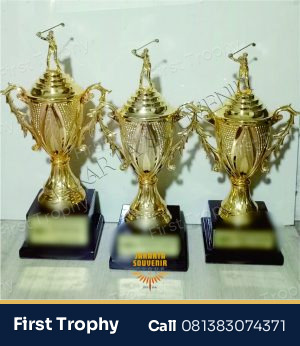 Piala Plastik Sekolah Set