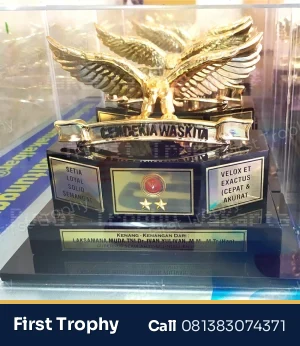 Piala Plastik Burung Bangsa