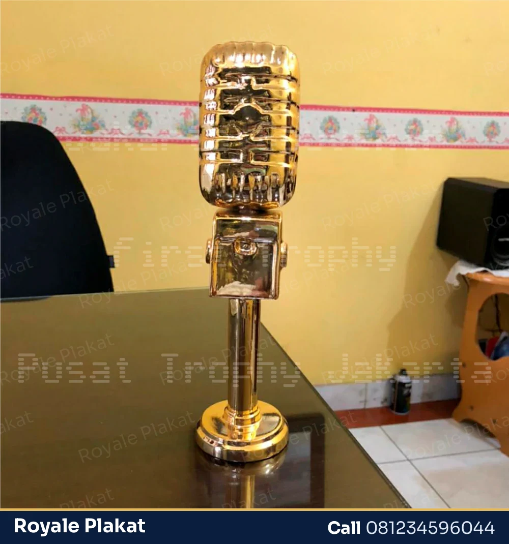 Piala Plastik Vocal Star - First Trophy