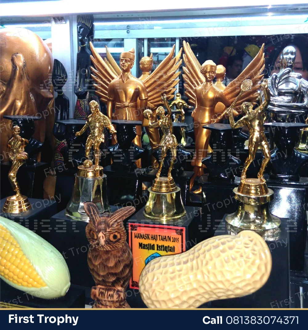 Piala Plastik Olahraga Set