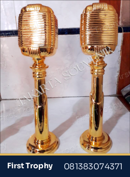 Piala Plastik Lomba Pidato