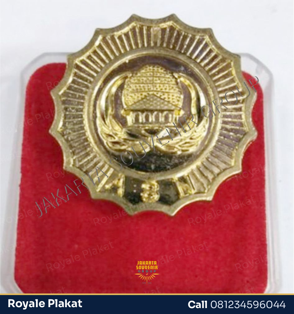 Pin Anniversary Korporat