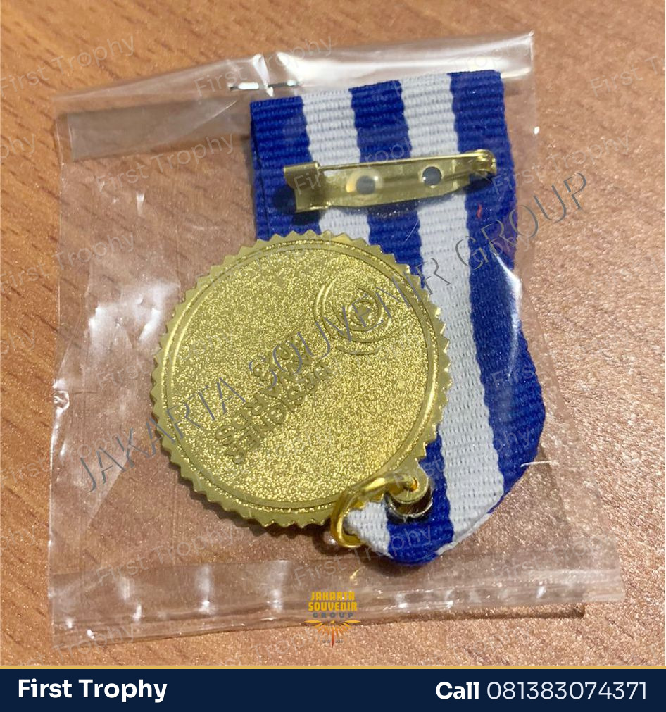Pin Lencana Custom