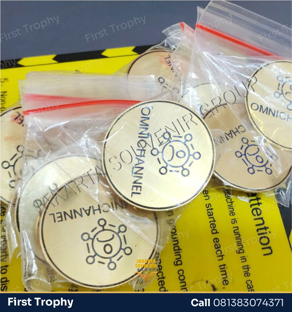 Pin Kuningan Custom