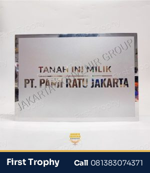 Plat Nama Dinding