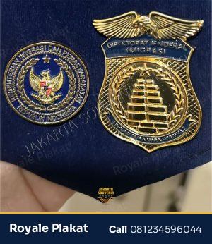 Emblem Logam