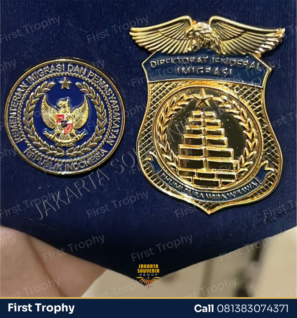 Emblem Logam