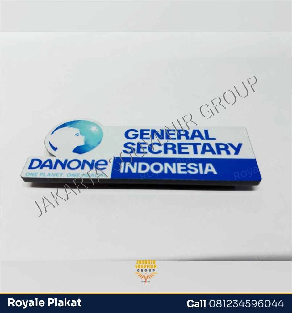 Papan Nama Karyawan