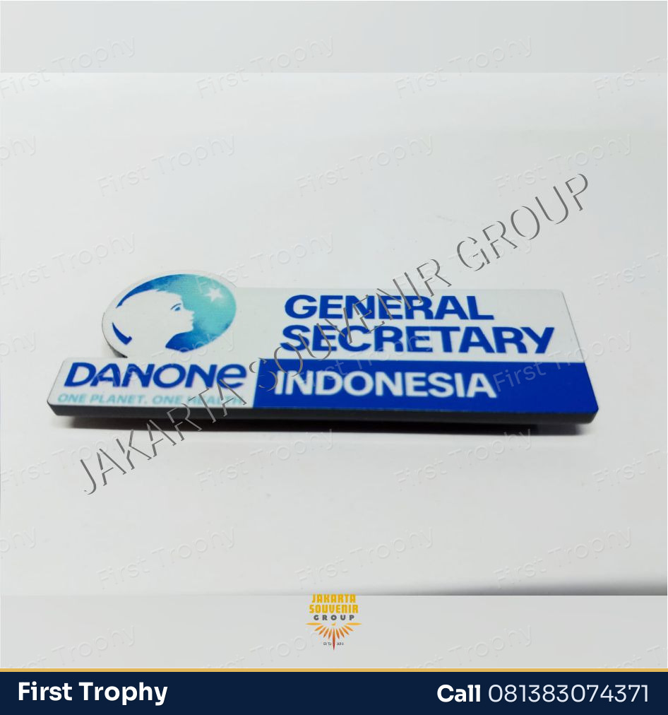 Papan Nama Karyawan