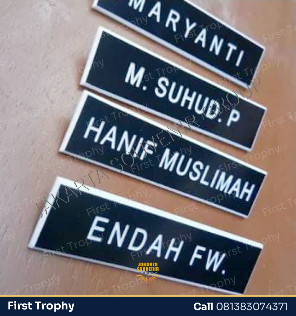 Papan Nama Akrilik